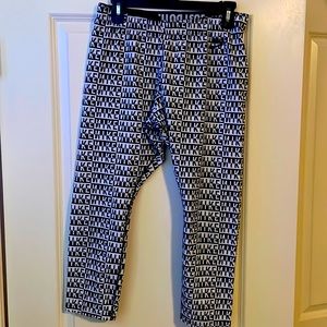 Nike XL Black & White Workout Cropped Leggings